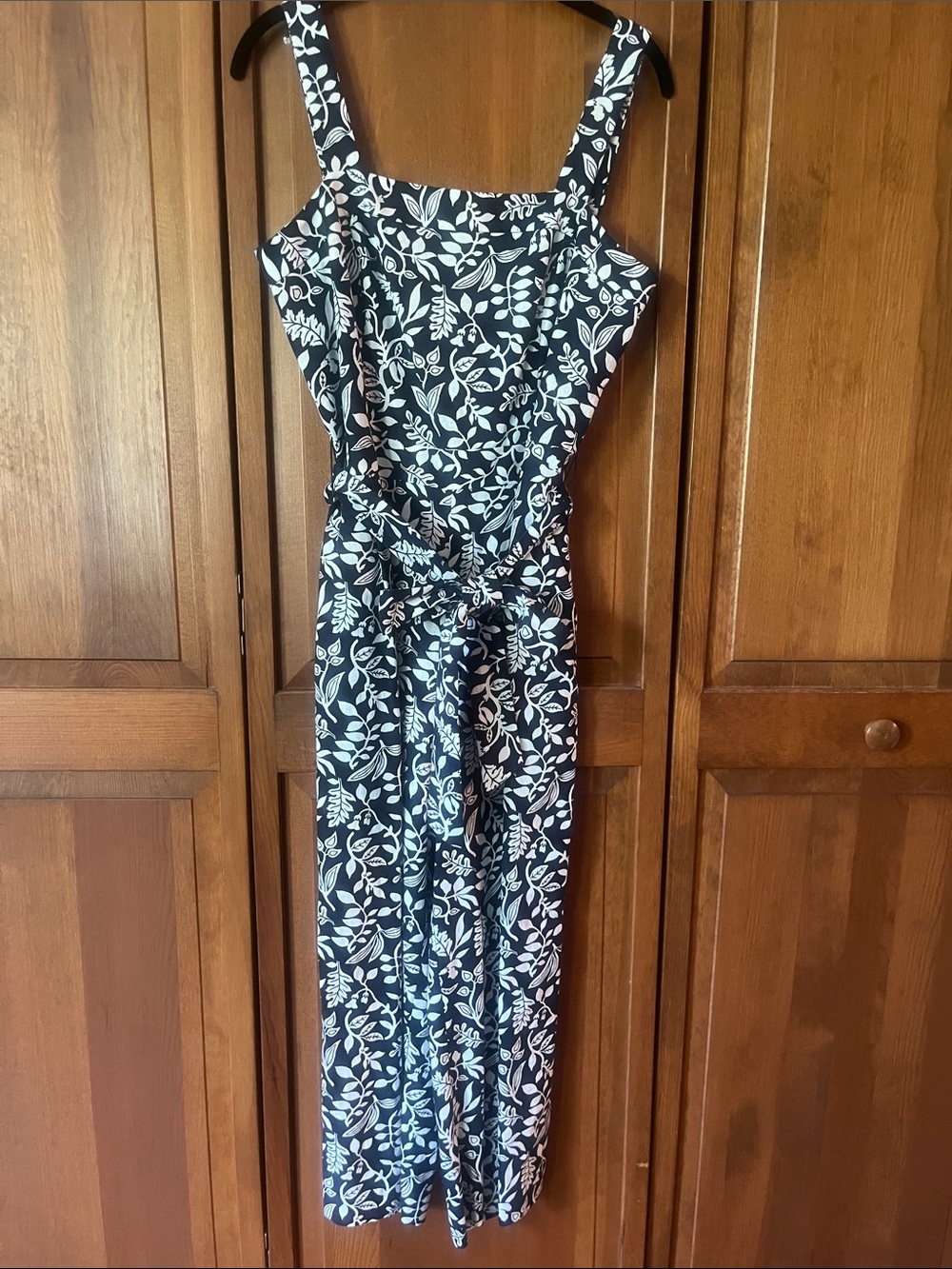 Ann Taylor Navy & White linen blend Leaf Print Sleeveless Jumpsuit-4P